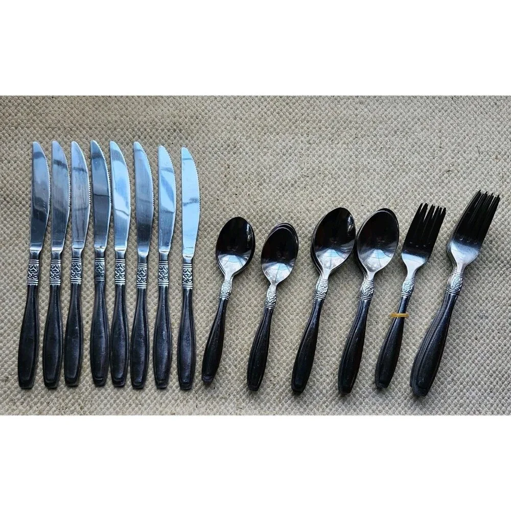 ONEIDA Flatware Vista Pattern 48 Pieces stainless Serves 7 + forks knives spoons